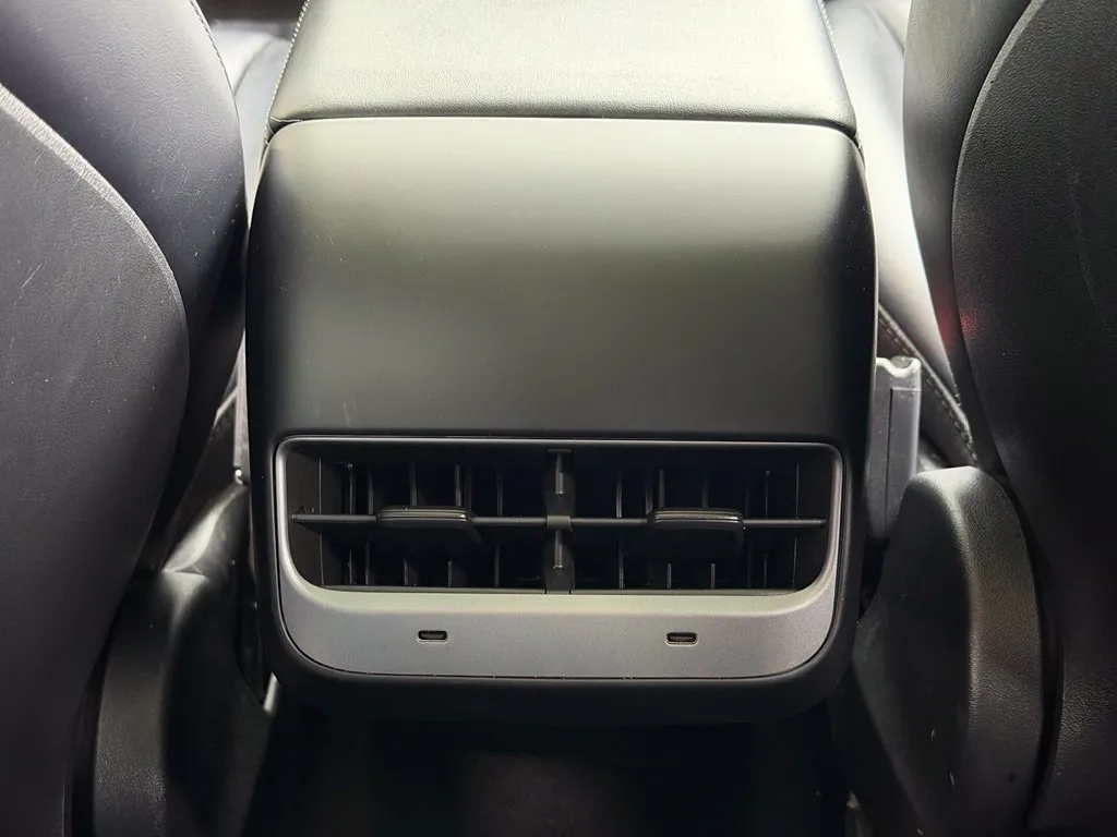 Tesla Model 3 photo 46