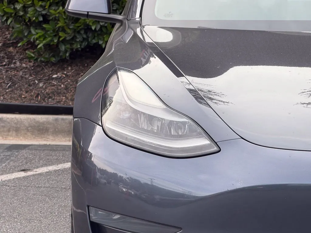 Tesla Model 3 photo 4