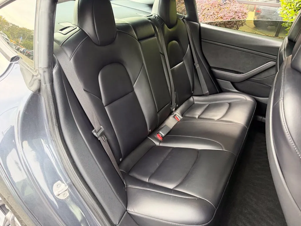 Tesla Model 3 photo 36