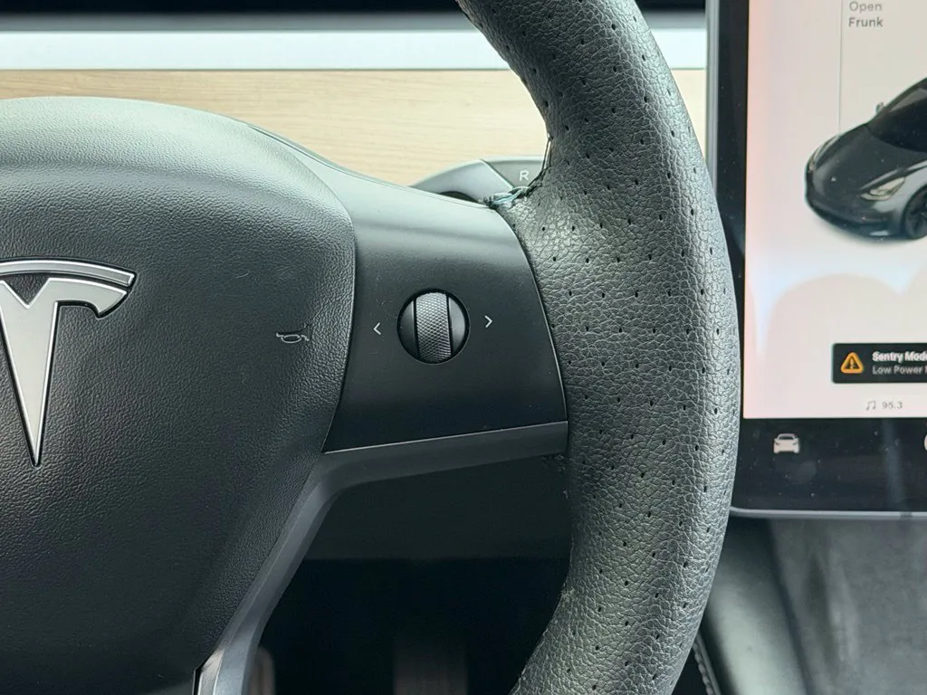 Tesla Model 3 photo 42