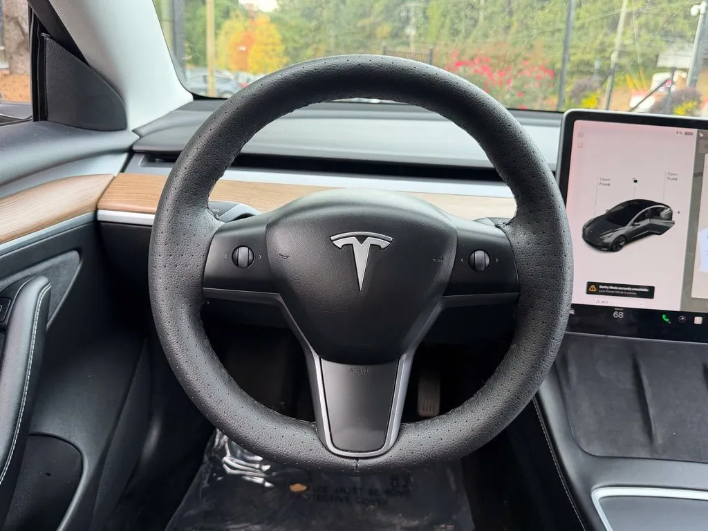 Tesla Model 3 photo 40