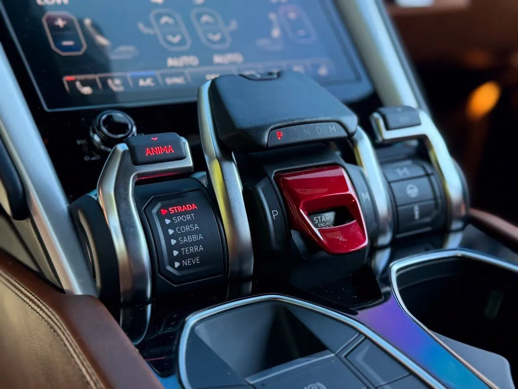 Lamborghini URUS photo 51