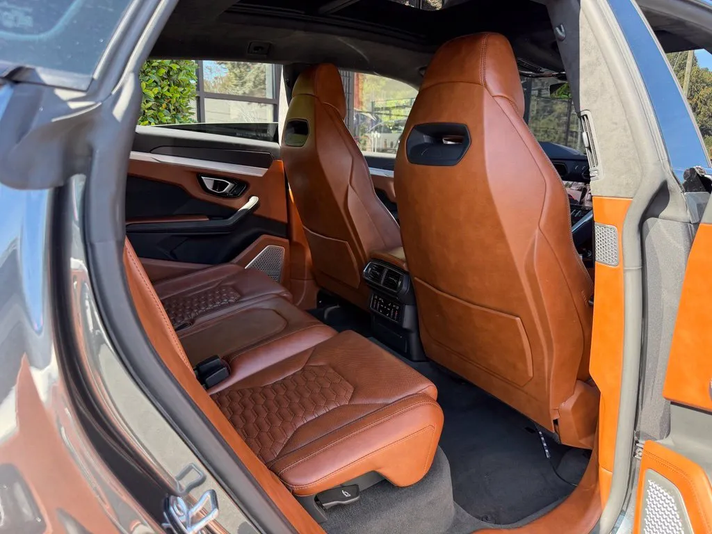 Lamborghini URUS photo 39