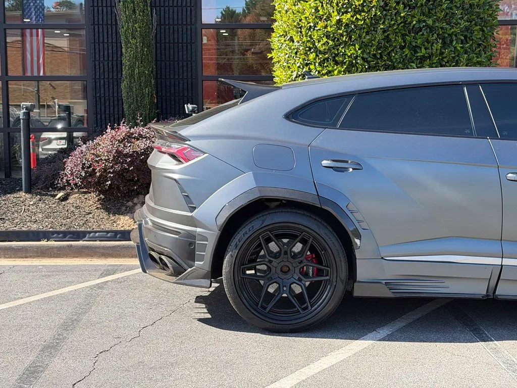 Lamborghini URUS photo 22