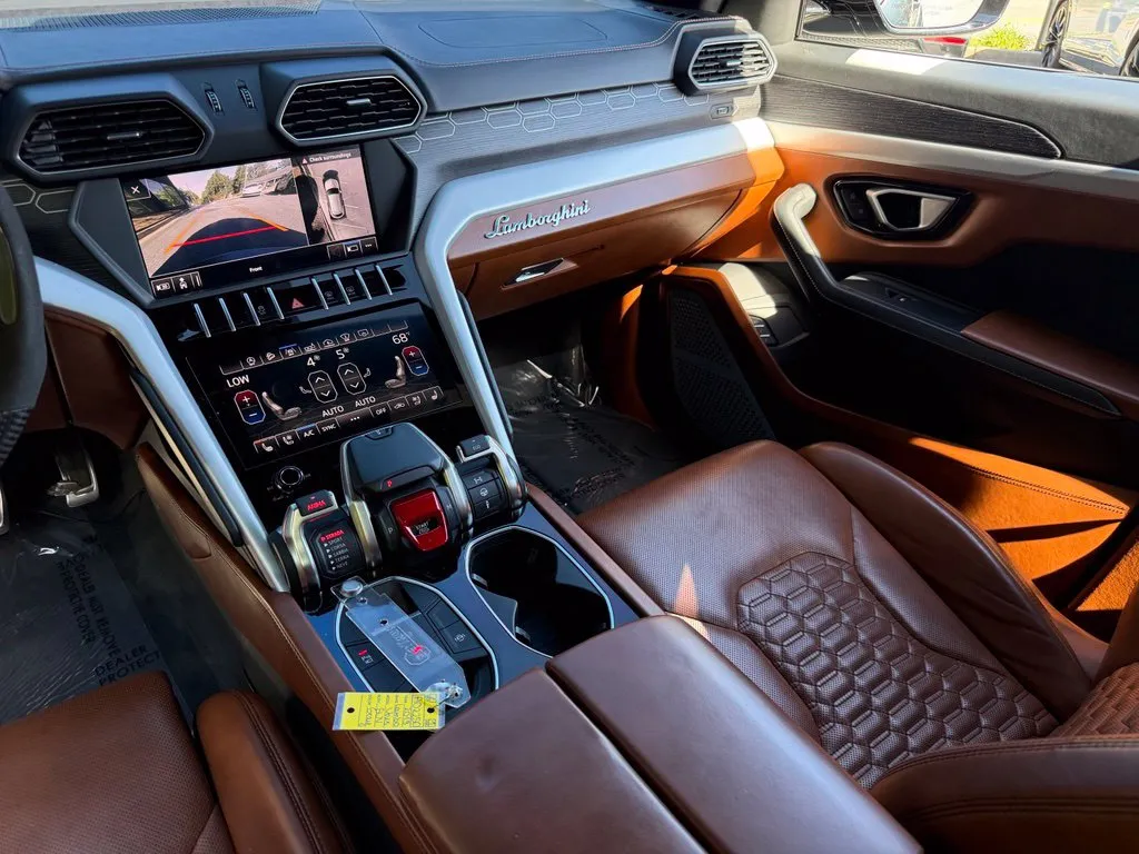 Lamborghini URUS photo 43