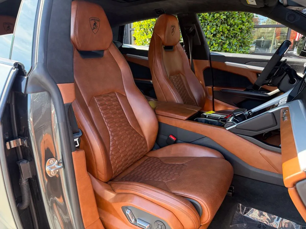 Lamborghini URUS photo 35