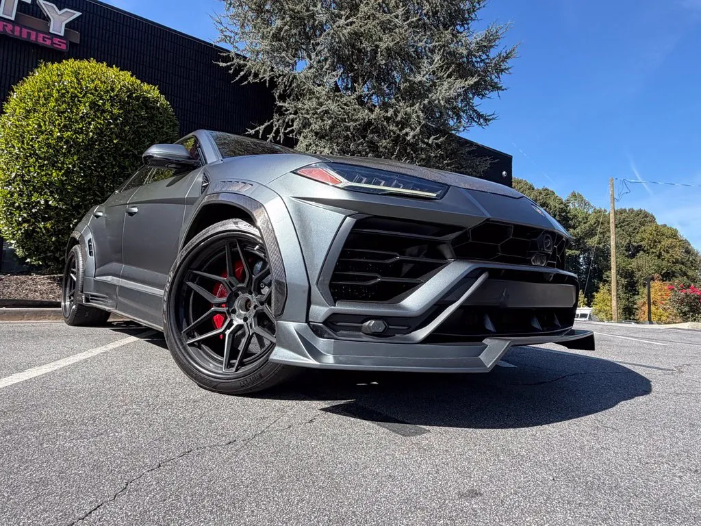 Lamborghini URUS photo 8