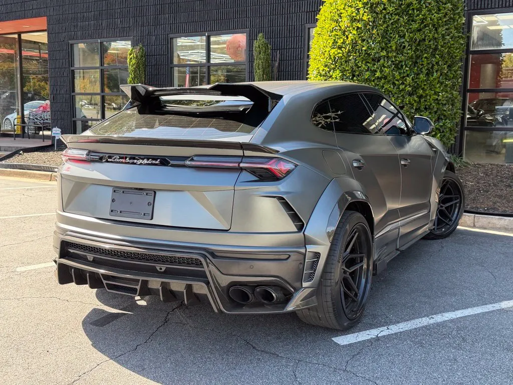 Lamborghini URUS photo 12