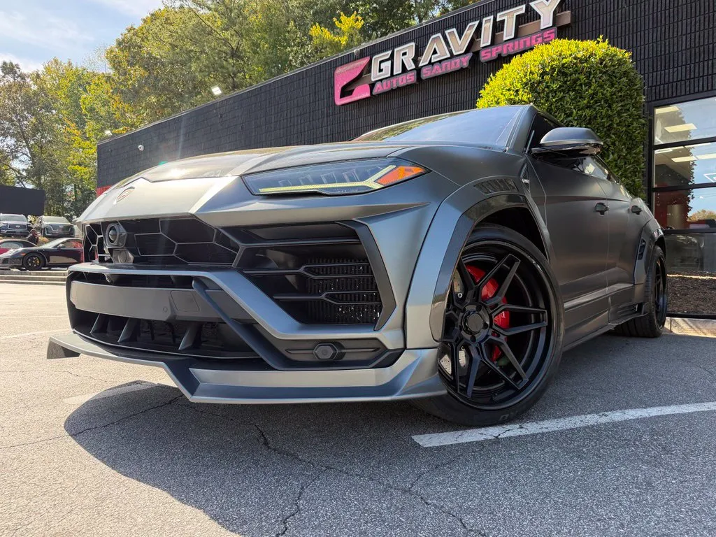 Lamborghini URUS photo 2