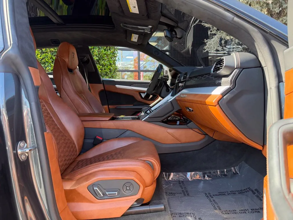 Lamborghini URUS photo 34