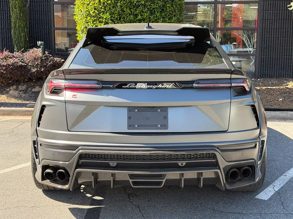 Lamborghini URUS photo 14