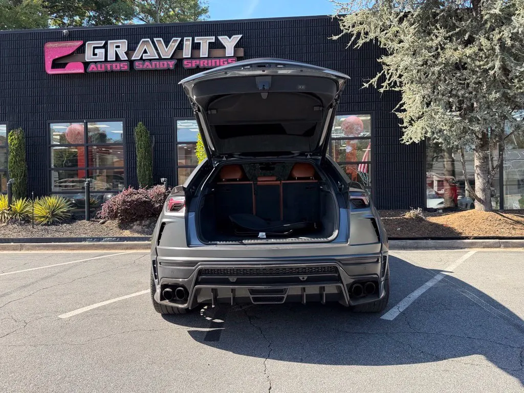 Lamborghini URUS photo 17