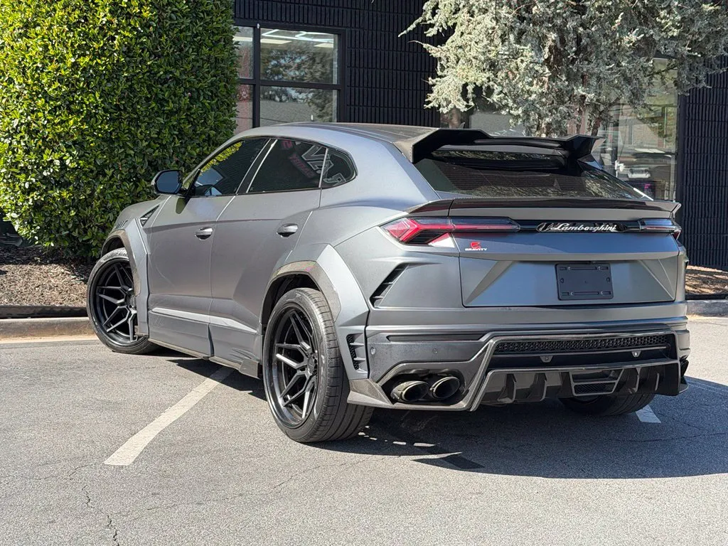 Lamborghini URUS photo 19