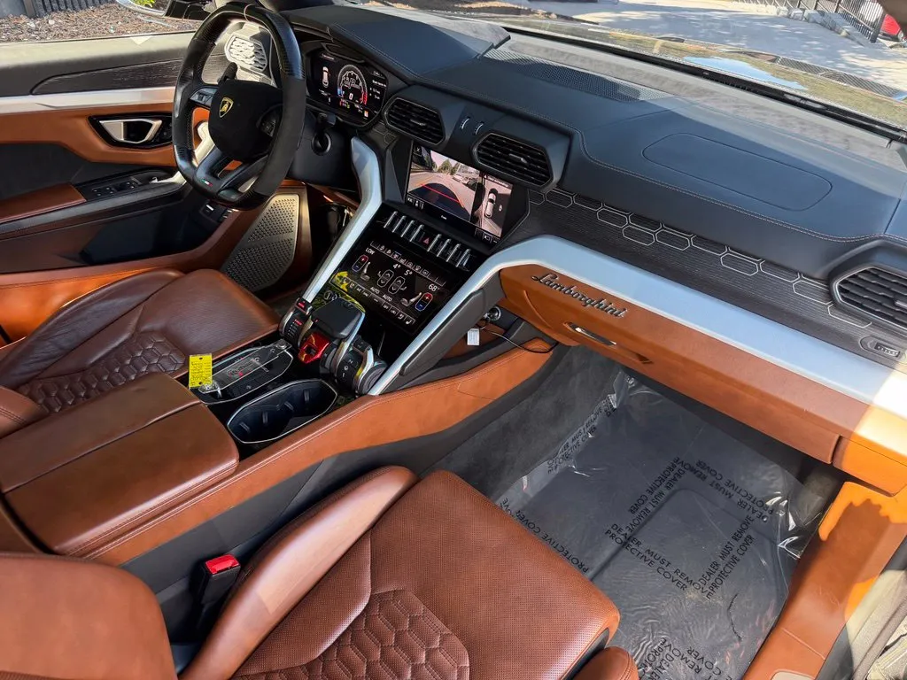 Lamborghini URUS photo 33