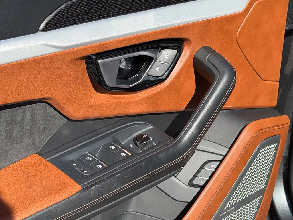 Lamborghini URUS photo 30