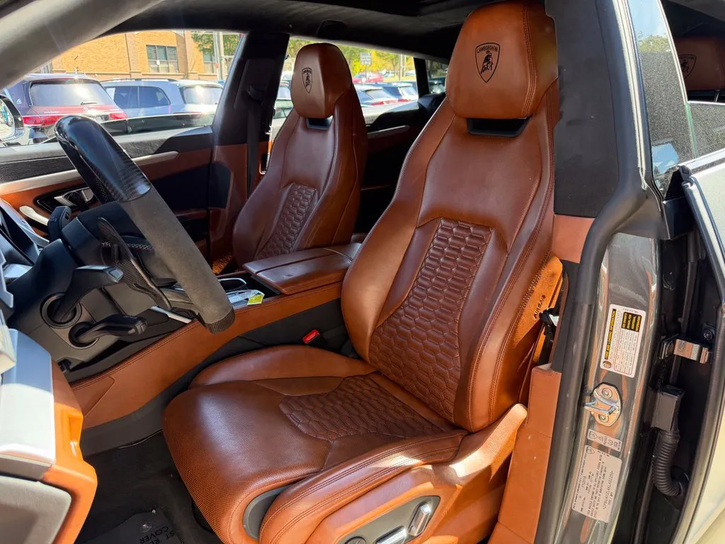 Lamborghini URUS photo 26