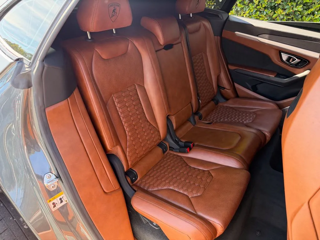 Lamborghini URUS photo 40
