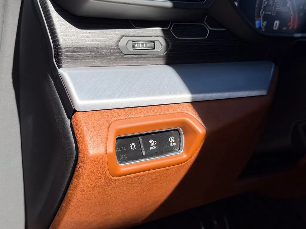 Lamborghini URUS photo 28