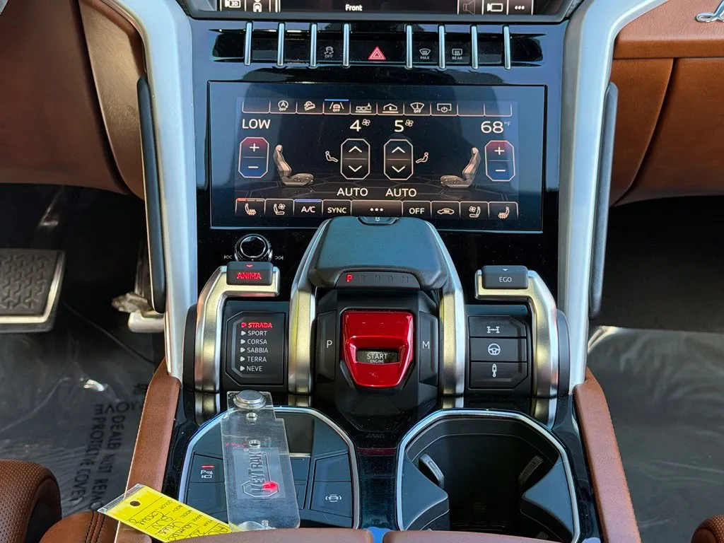 Lamborghini URUS photo 49