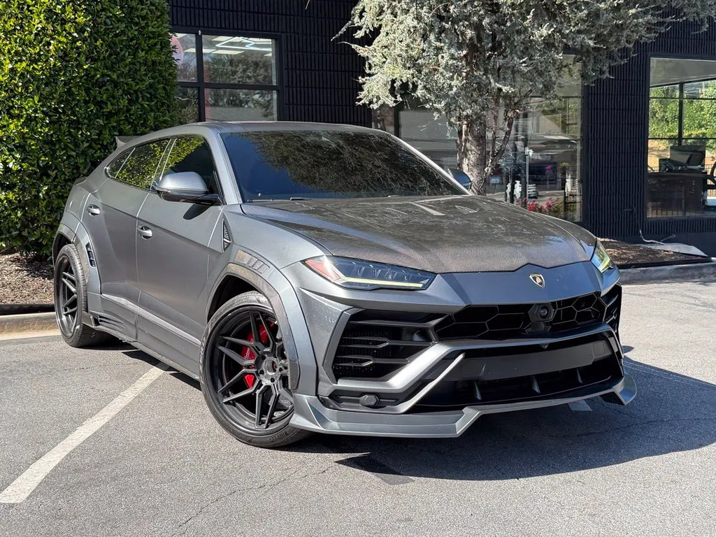 Lamborghini URUS photo 7