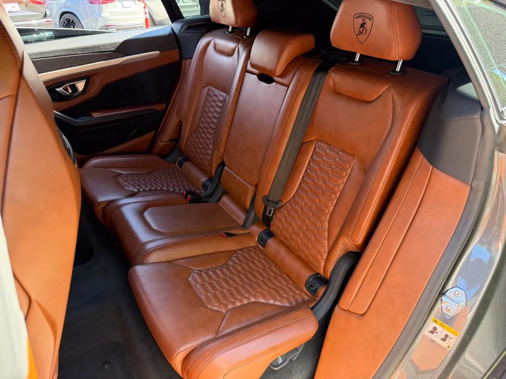 Lamborghini URUS photo 32