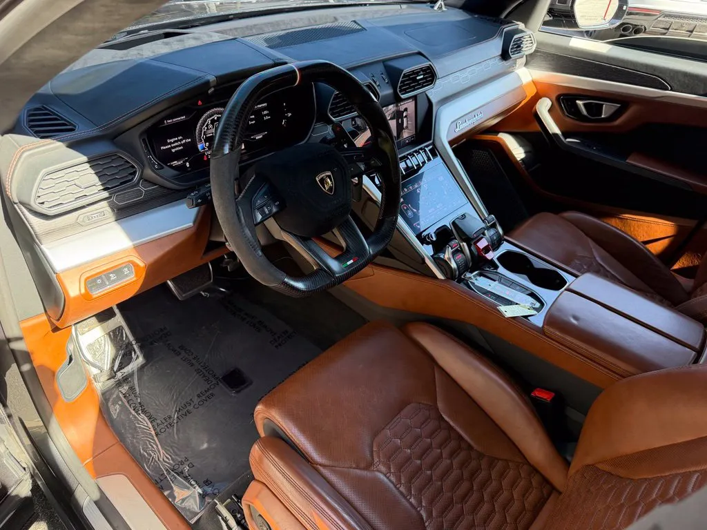 Lamborghini URUS photo 24