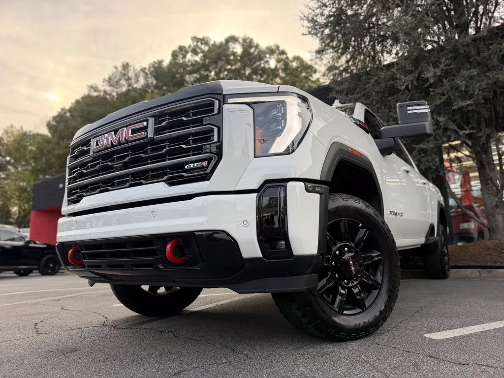 GMC Sierra photo 2