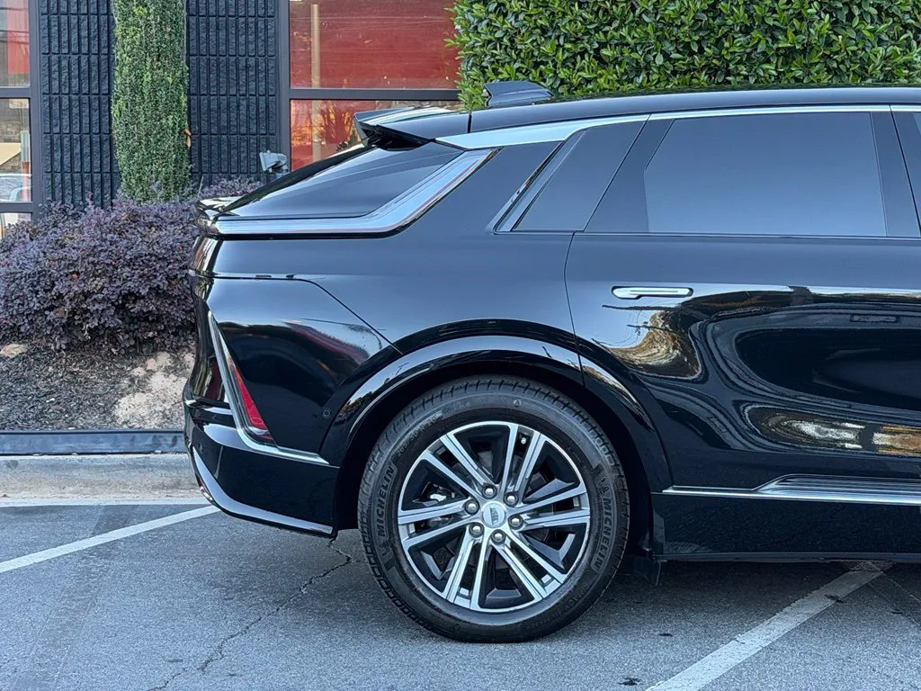 Cadillac Lyriq photo 16