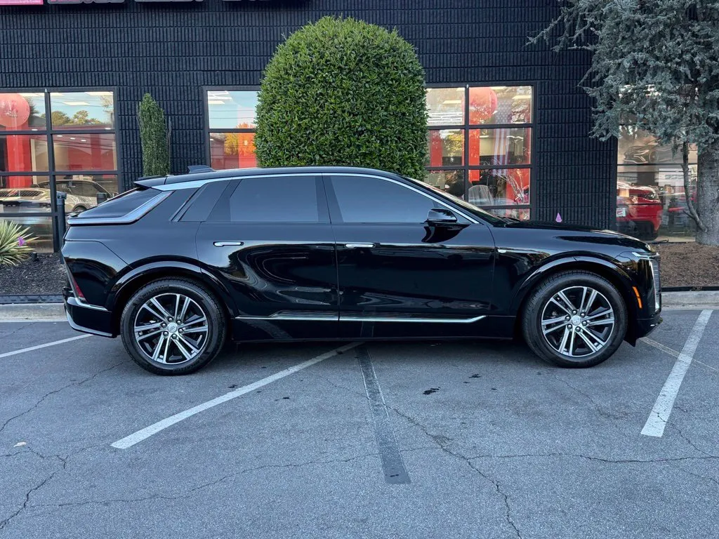 Cadillac Lyriq photo 24
