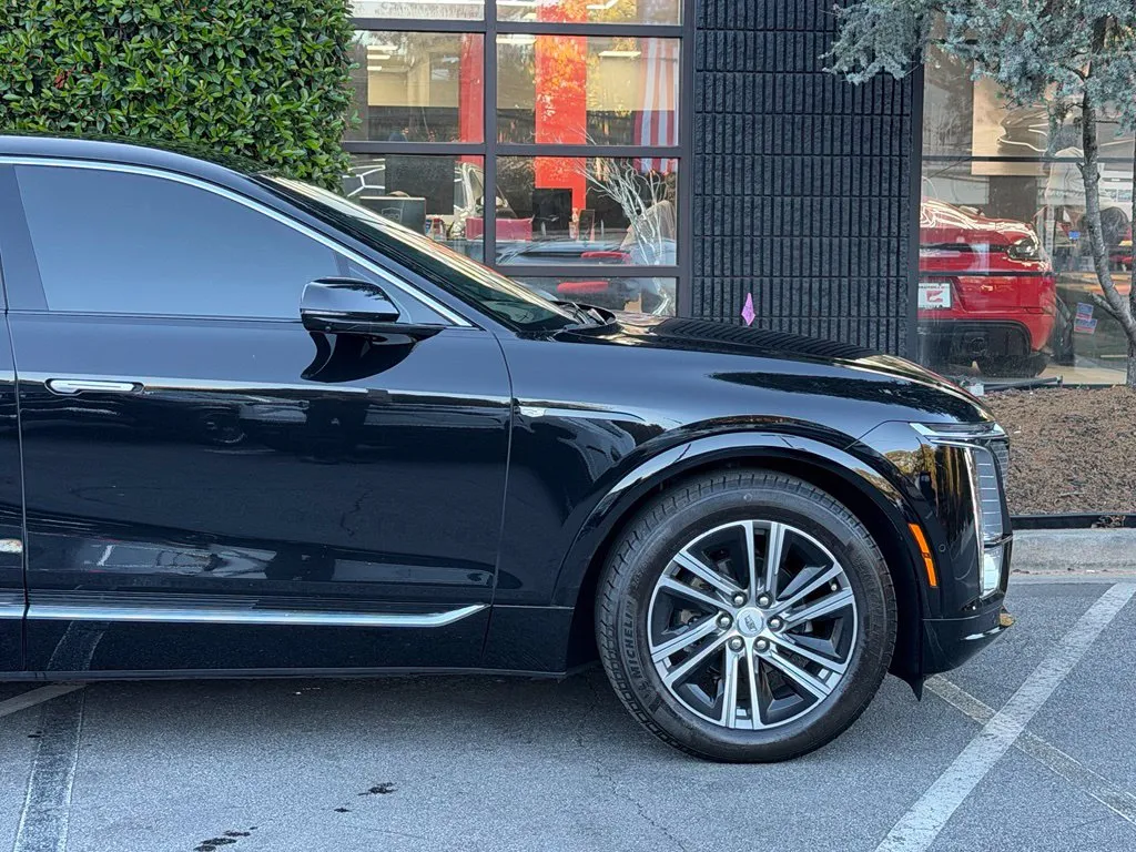 Cadillac Lyriq photo 17
