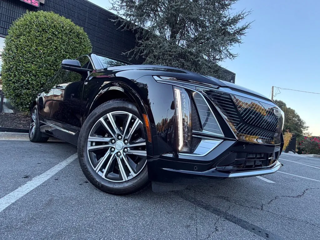 Cadillac Lyriq photo 23