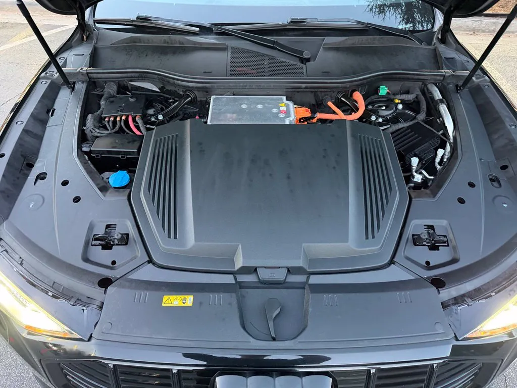 Audi e-tron photo 6