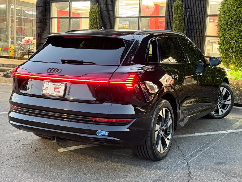 Audi e-tron photo 12