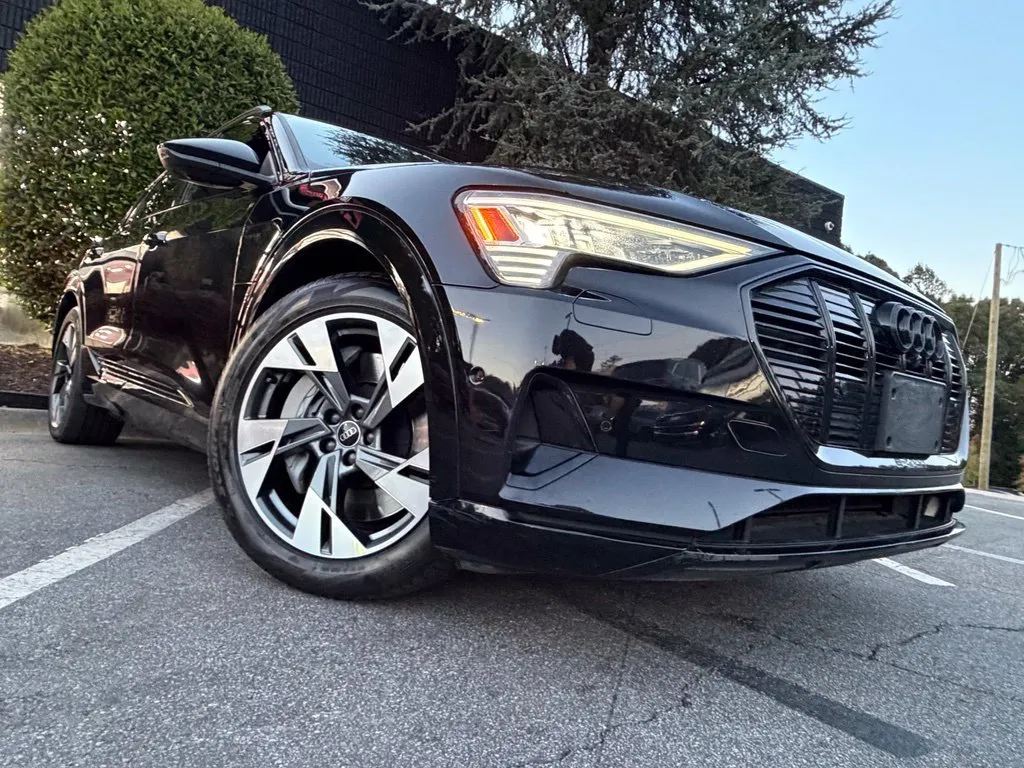 Audi e-tron photo 8