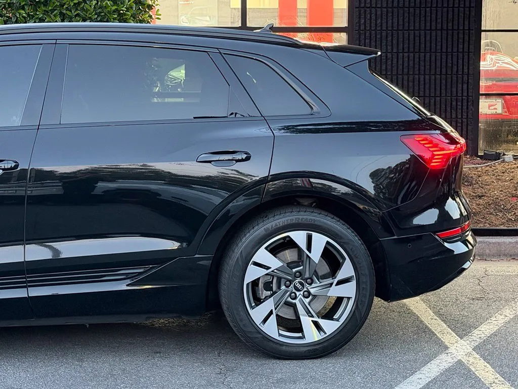 Audi e-tron photo 11
