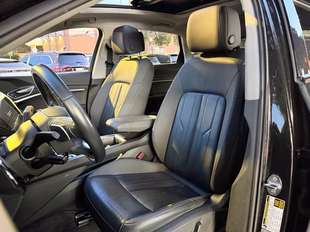 Audi e-tron photo 26
