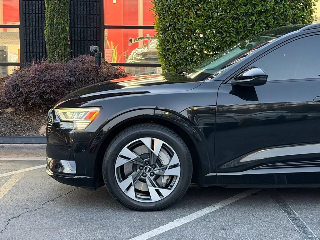 Audi e-tron photo 10