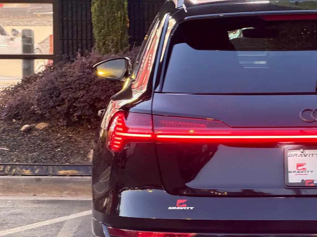 Audi e-tron photo 15
