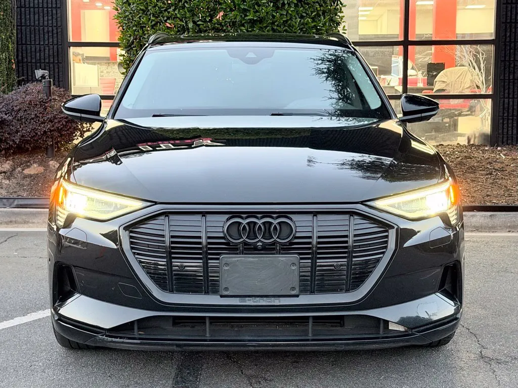 Audi e-tron photo 3