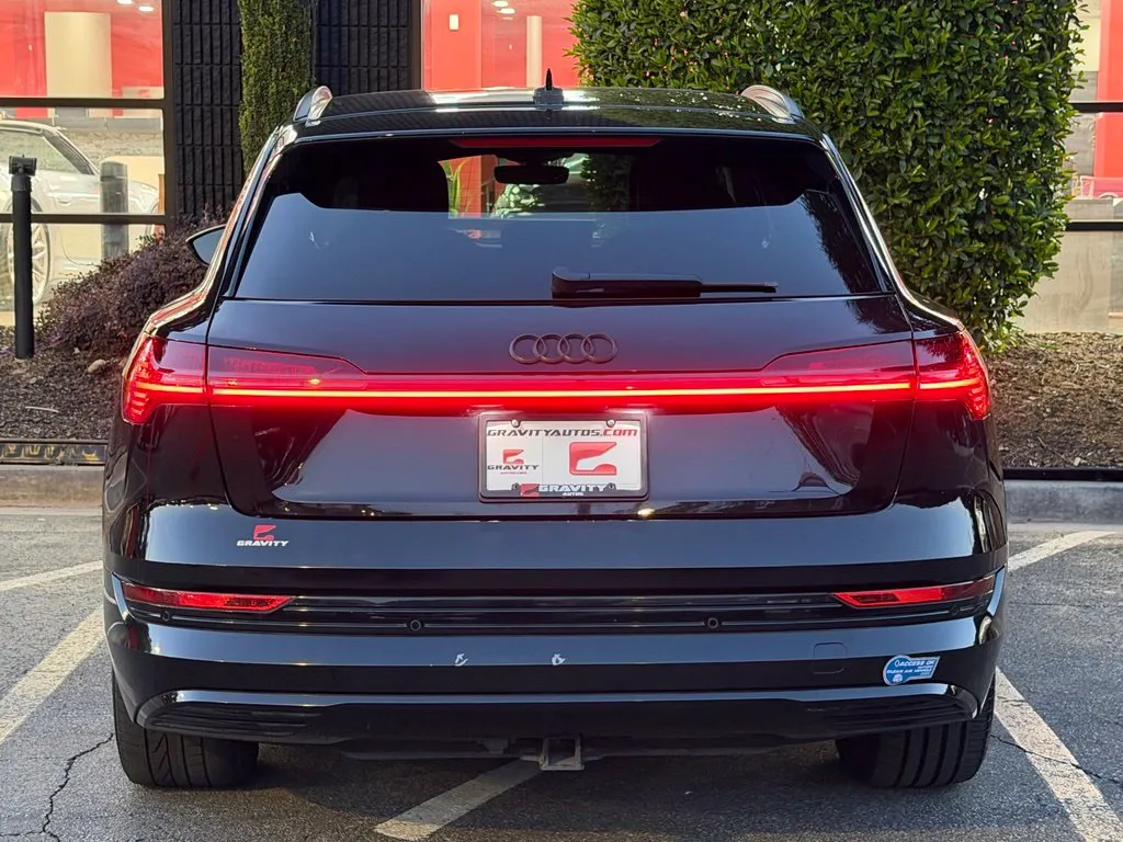 Audi e-tron photo 14
