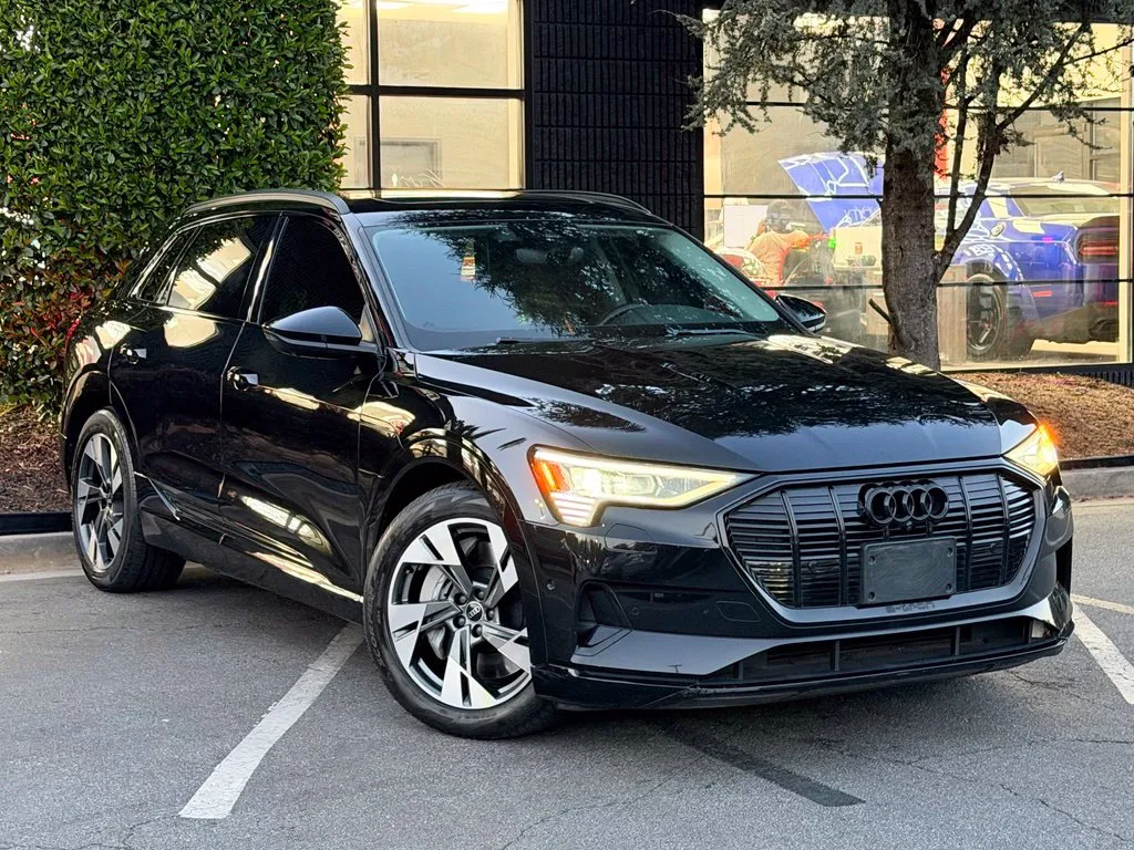 Audi e-tron photo 7