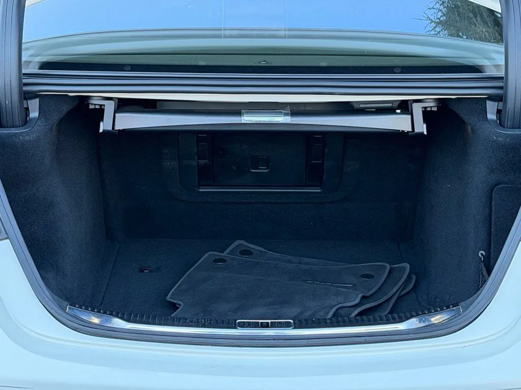 Mercedes-Benz S-Class photo 17