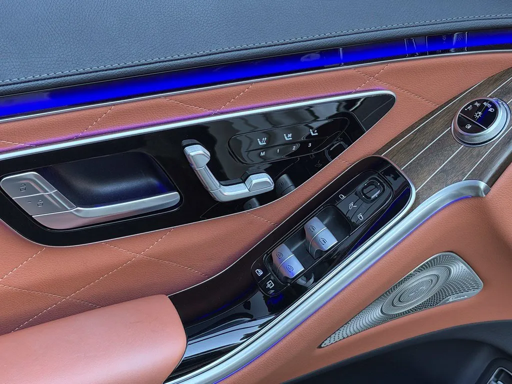 Mercedes-Benz S-Class photo 27