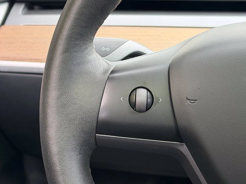 Tesla Model 3 photo 44