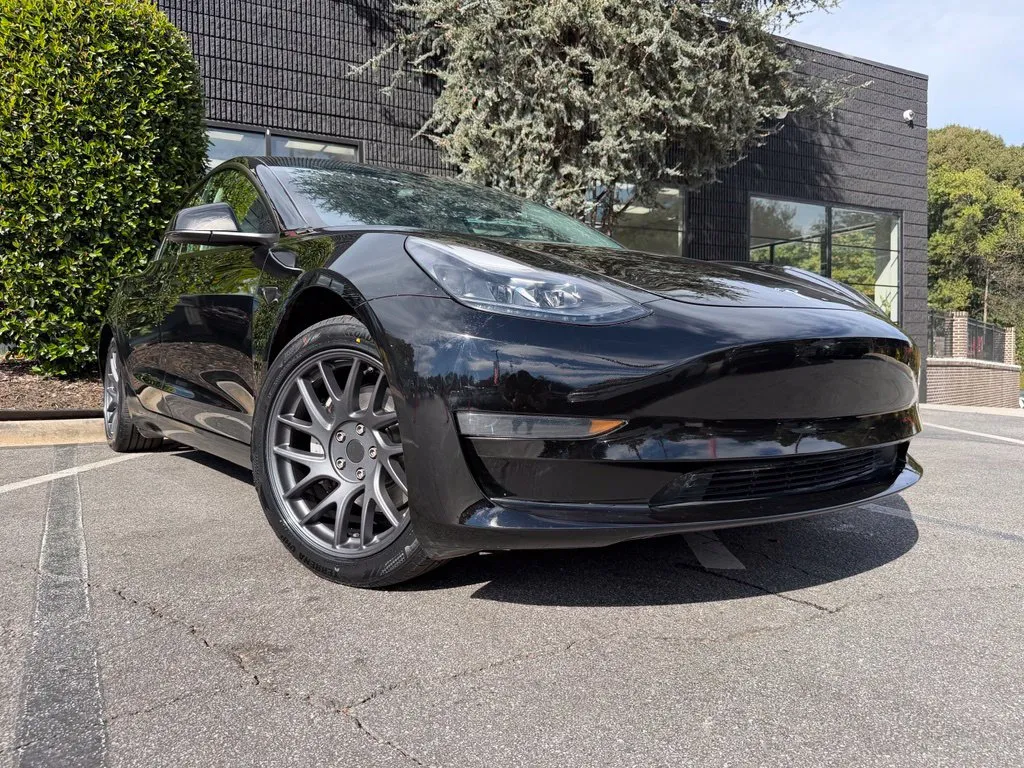 Tesla Model 3 photo 8