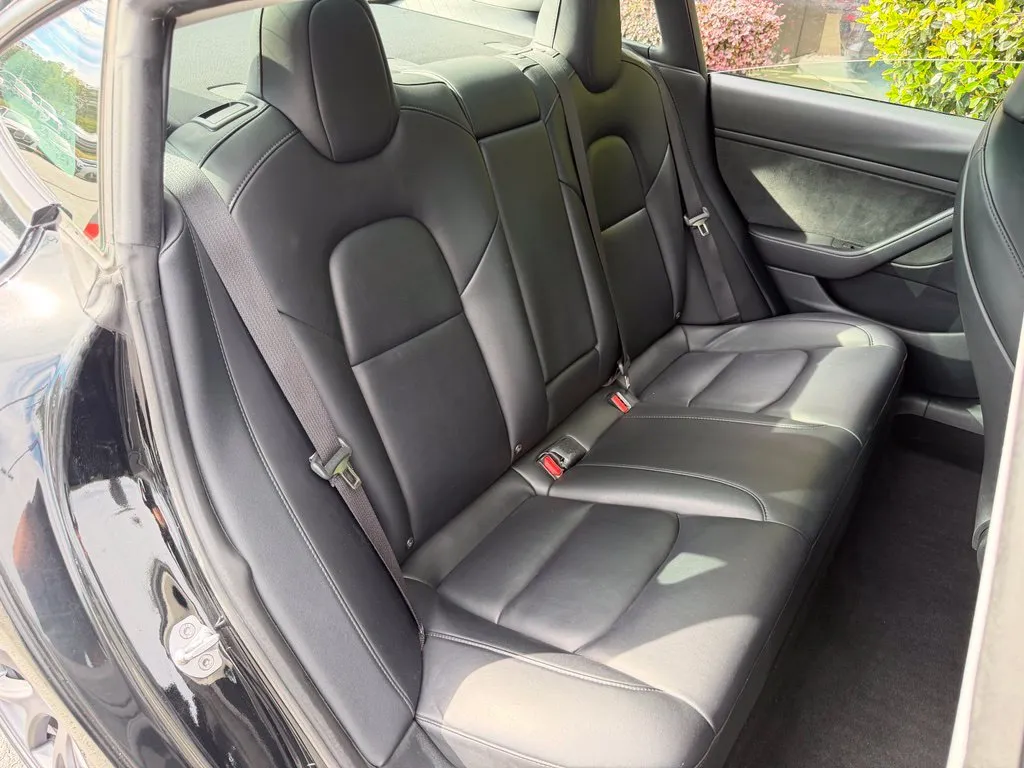Tesla Model 3 photo 39