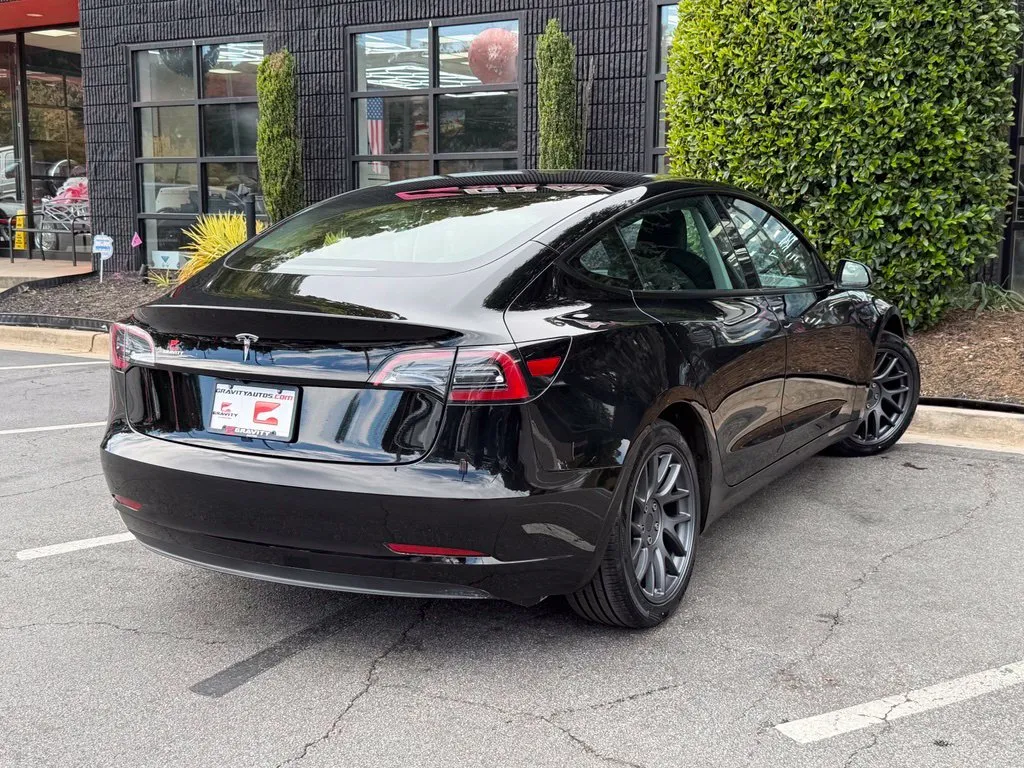 Tesla Model 3 photo 12