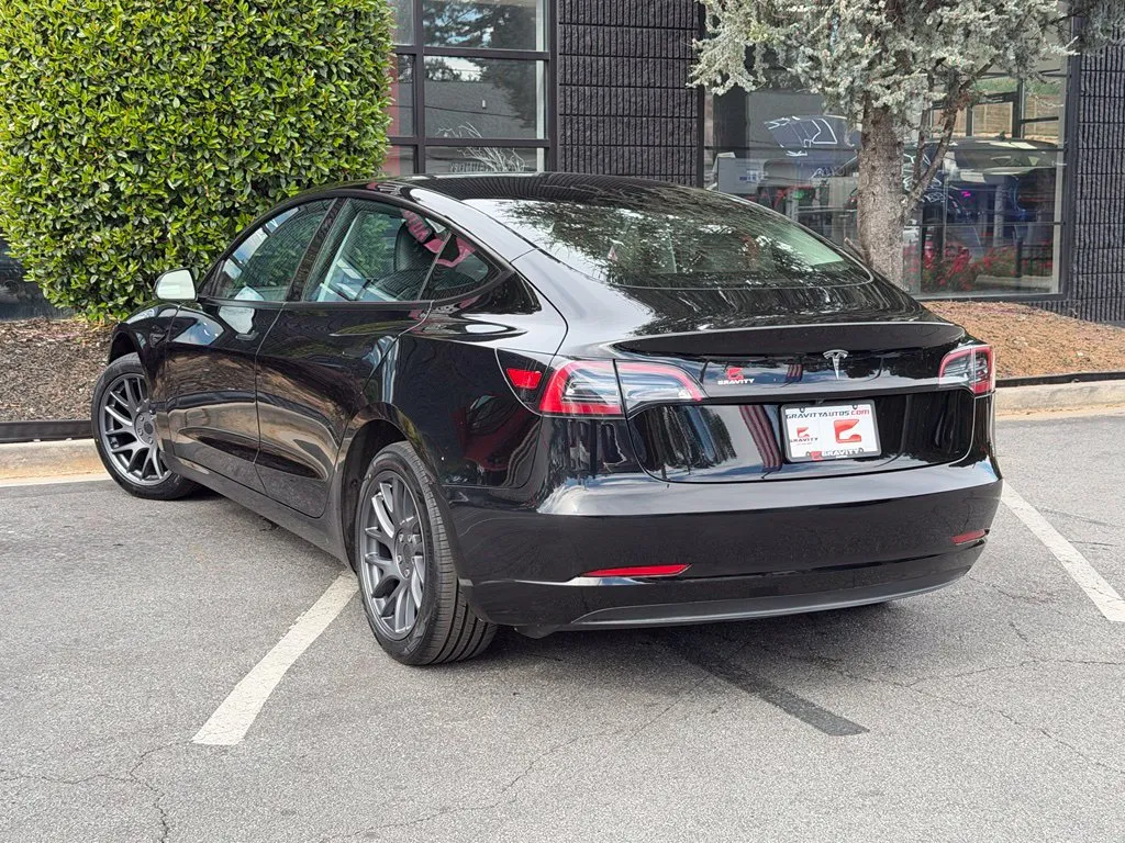 Tesla Model 3 photo 19