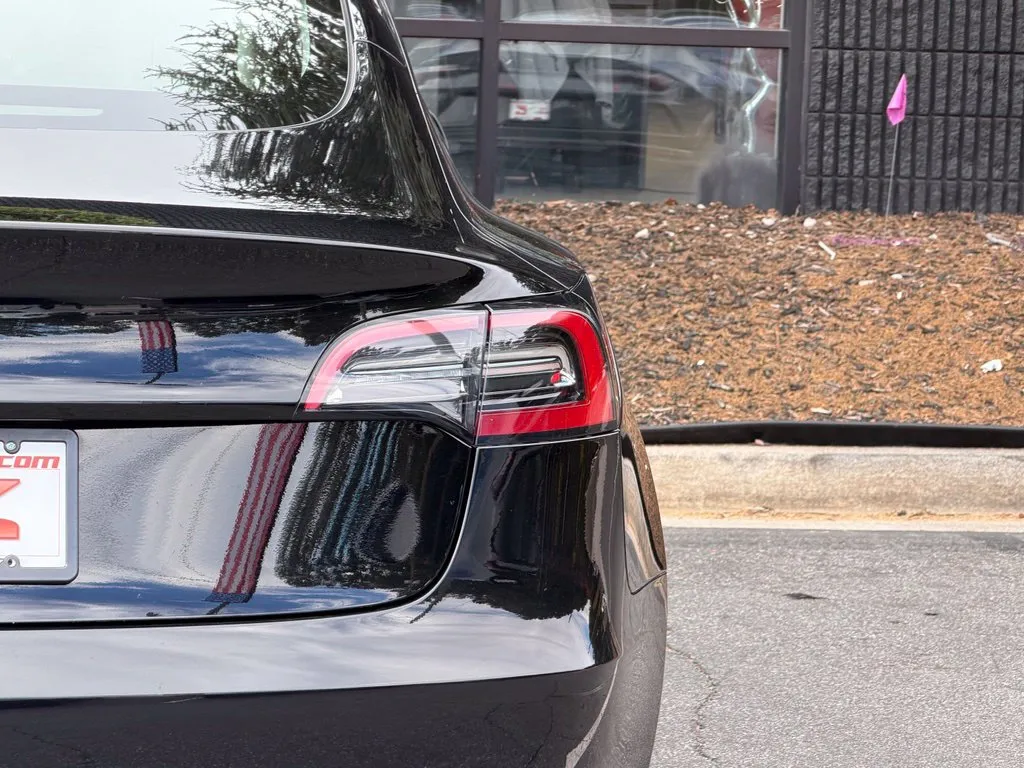 Tesla Model 3 photo 16
