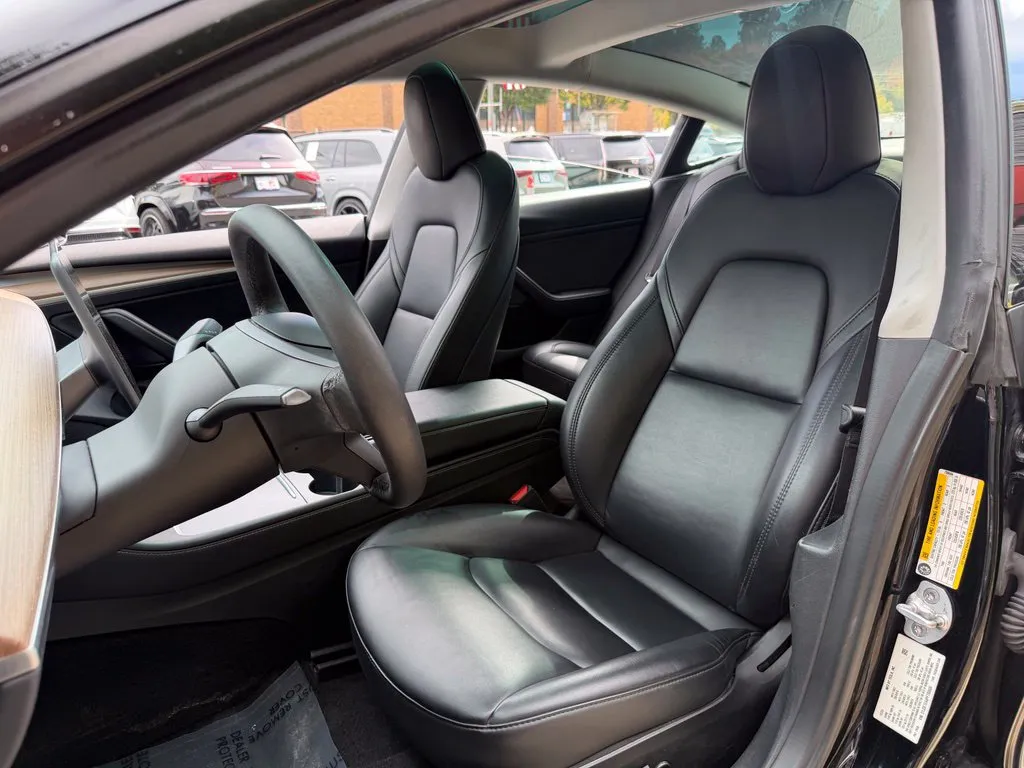 Tesla Model 3 photo 26